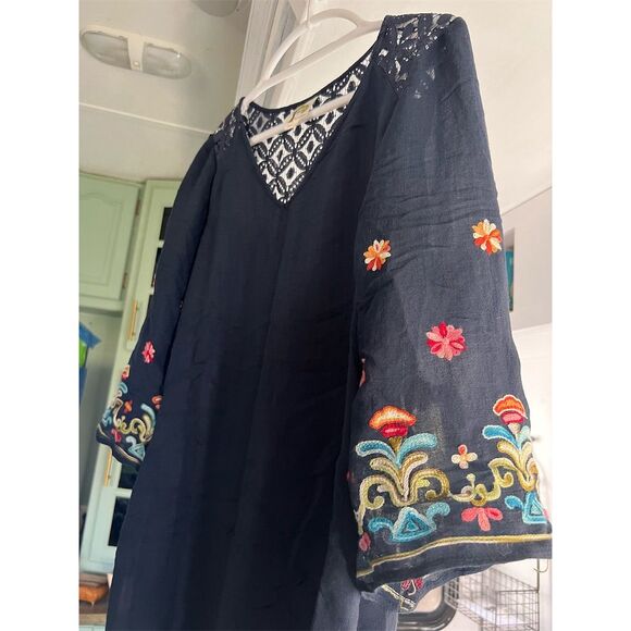 Fig and Flower Women's S Blue Embroidered Boho Top 3/4 Sleeve V-Neck - Picture 2 of 6